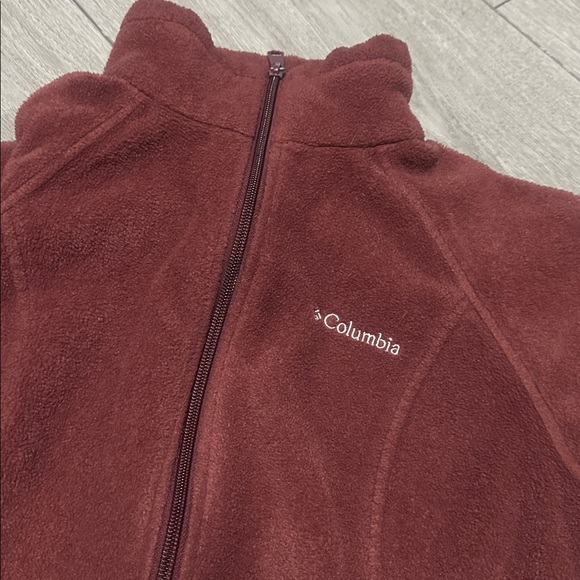 Columbia Women's Maroon polar fleece Jacket size small - Picture 3 of 7